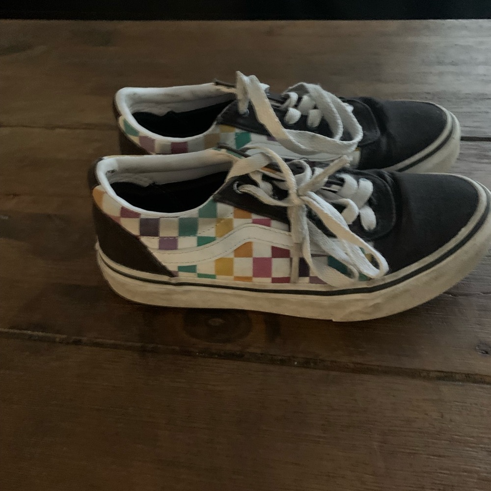 2 sets of vans shoes